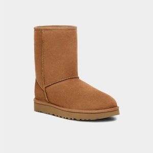 UGG Classic Short II - Chestnut size 9 LIKE NEW